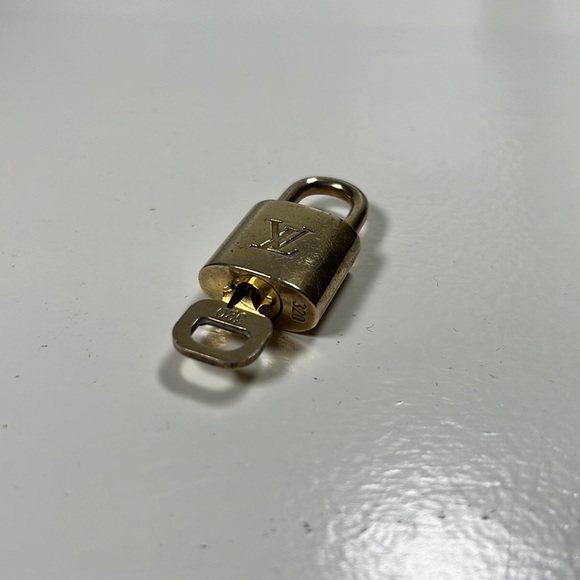 Louis Vuitton Gold Key and Card Holder #320 - Picture 4 of 4